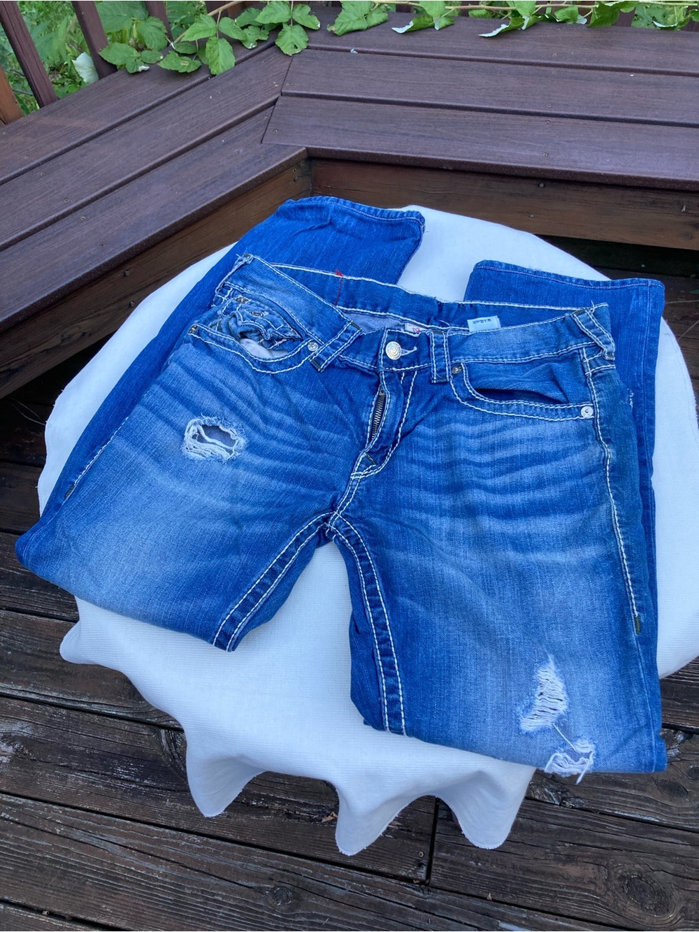True Religion Men’s Size 34 Straight Leg Distressed Jeans Medium Wash 30” Inseam